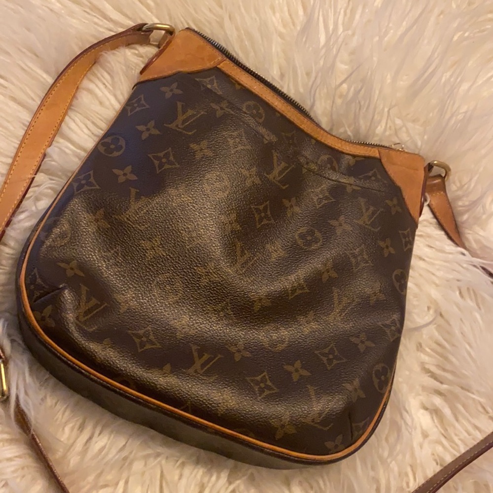 Louis Vuitton Retired Purse (AUTHENTIC)